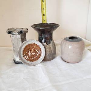 lot 30 image: Collection of Earthenware Pottery