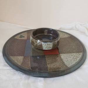 lot 32 image: Stylish Earthenware Serving Set