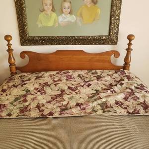 lot 96 image: Traditional Oak Queen bedframe