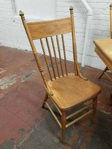 lot 25 image: Rustic Farmhouse Dining Set