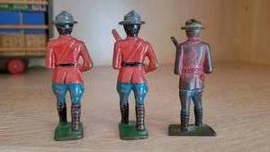 lot 69 image: Collection of 3 Lead Soldiers