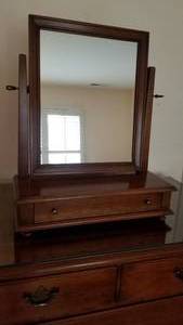 lot 12 image: Vintage Stickley Gentlemens Bachelor Vanity