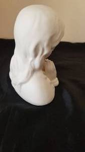 lot 84 image: Goebel Figurine of Praying Madonna  HM28