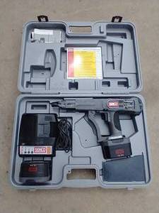 lot 8 image: Senco DS 275-18V Dry Wall Cordless Screw Gun