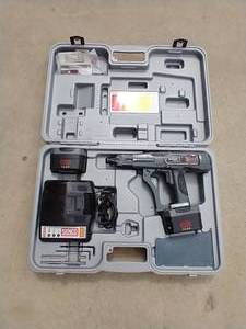 lot 9 image: Senco DS202-14 V Dry Wall Cordless Screw Gun