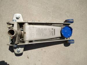 lot 31 image: AC Delco 2 14 Ton Jack