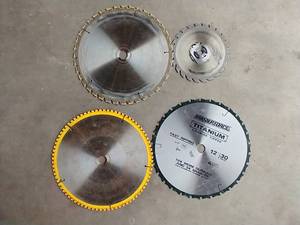 lot 56 image: 4 Saw Blades