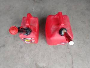 lot 62 image: 2 Gas Cans