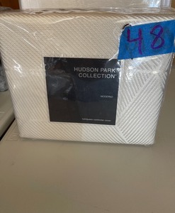 Hudson Park Moderno Fullqueen Comforter Cover WHITE