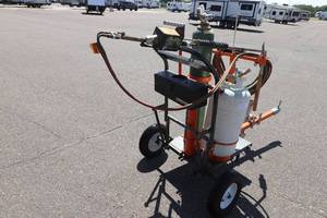 lot 151 image: Deluxe Rodenator and Cart - Kills Gophers