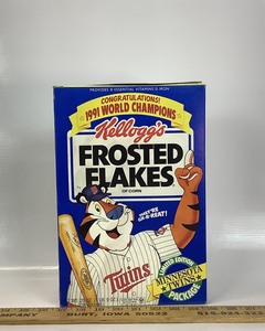 lot 16 image: 1991 Kelloggs Cereal Twins