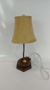lot 41 image: Baseball Themed Lamp