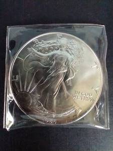 lot 27 image: 1986 American Silver Eagle - First Year