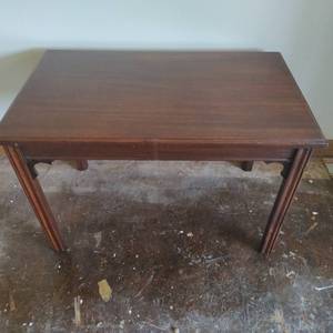 lot 17 image: Small Accent table