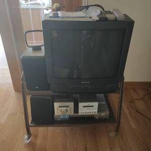 lot 20 image: Tv stand with components