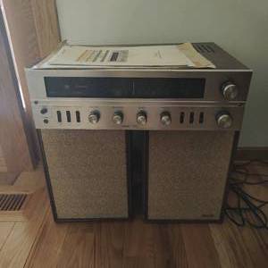 lot 23 image: Sansui 250 Receiver with Speakers