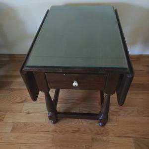 lot 27 image: Ethan Allen Folding Leaf End Table