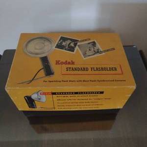 lot 30 image: Kodak Flash