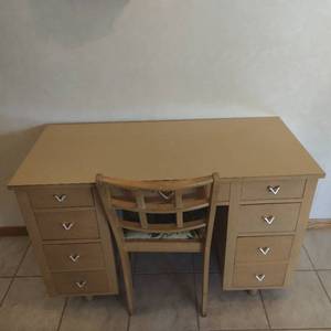 lot 40 image: Desk and Chair