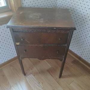lot 41 image: Vintage Sewing Cabinet