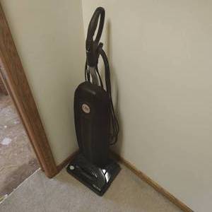 lot 46 image: Lite Vacuum Cleaner