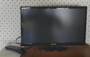 lot 48 image: Samsung 22 Television