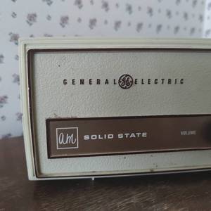 lot 50 image: General Electric Solid State AM Radio