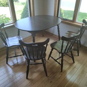 lot 59 image: Kitchen Table