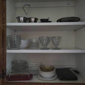 lot 61 image: Collection of Dcor and kitchen items