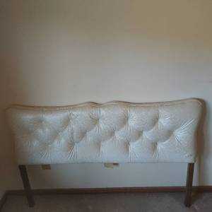 lot 14 image: Full size Headboard