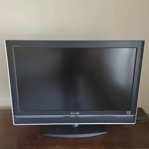 lot 15 image: Sony 31 LCD tv