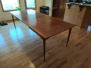 lot 5 image: Vintage MCM Dining Table
