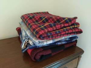 lot 77 image: 4 Plaid Blankets