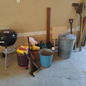 lot 101 image: Weber Grill & Yard Tools