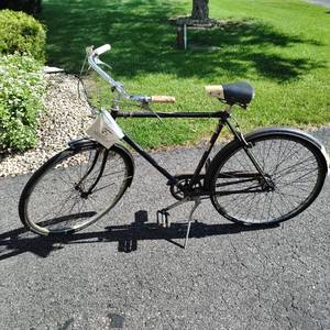 lot 104 image: Vintage Raleigh Bicycle
