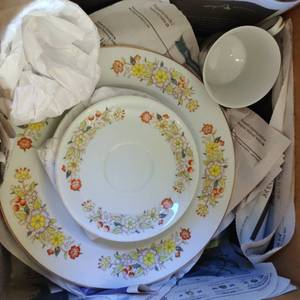 lot 129 image: Japanese Chinaware