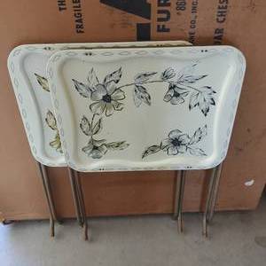 lot 140 image: TV Trays