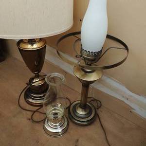 lot 147 image: Lamps
