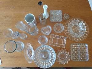 lot 166 image: Assorted Glassware