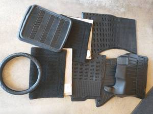 lot 158 image: Audi Q-5 Weather Mats