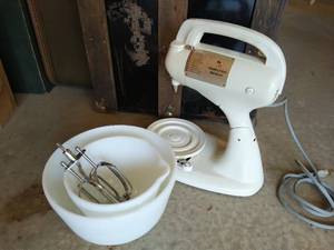 lot 108 image: Hamilton Beach Mixer