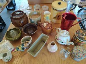 lot 110 image: Assorted Containers
