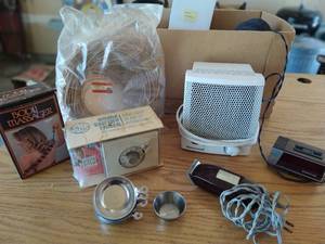 lot 132 image: Assorted Home Dcor and Small Appliances