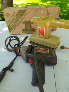 lot 307 image: Craftsman Drill and Black & Decker Drill