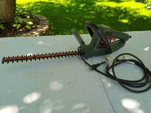 lot 310 image: Black & Decker Trimmer