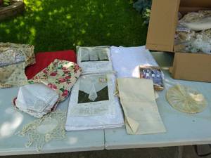 lot 191 image: Collection of Linens