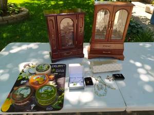 lot 302 image: Two Jewelry Boxes with Jewelry