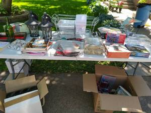 lot 303 image: Collection of Outdoor Items and Dcor