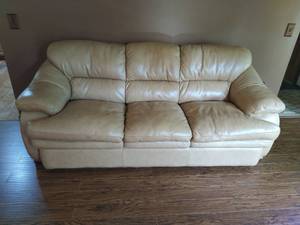 lot 3 image: Leather Sofa