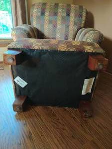 lot 6 image: Sitting Chair with Ottoman